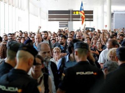 Протесты против приговора лидерам Каталонии, блокирование аэропорта Барселоны, 14.10.19. Фото: www.facebook.com/pasha.lesiants
