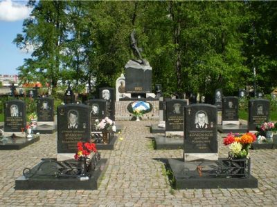 Погибшие моряки подлодки "Курск". Фото: foto-makeup.ru/pamatnik