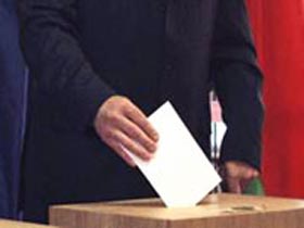 Александр Лукашенко на избирательном участке. Фото АР (с)