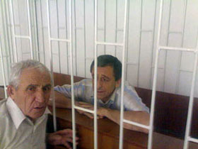 Иса Евлоев за решеткой в зале суда. Фото: www.ingushetiya.ru
