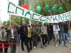 Акция протеста против вырубки деревьев в Астрахани. Фото Дементия Дзино 