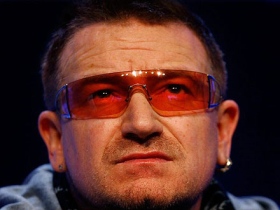 Лидер группы U2 Боно. Фото с сайта www.blogs.guardian.co.uk