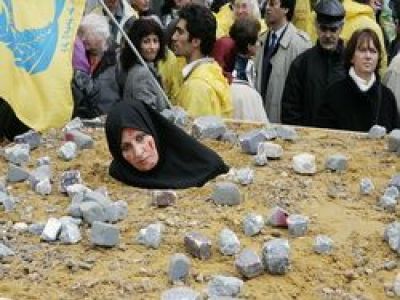 Женщина, казненная талибами. Фото: newsland.com