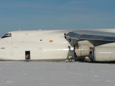 Лайнер Ан-124-100 "Руслан" авиакомпании "Волга-Днепр", совершивший аварийную Посадку в аэропорту Толмачево. Фото: АСТ-54/VK