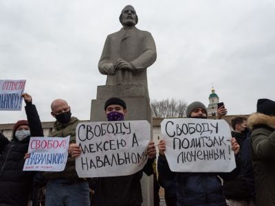 Участники акции в поддержку Алексея Навального 23 января в Астрахани. Фото: Максим Коротченко