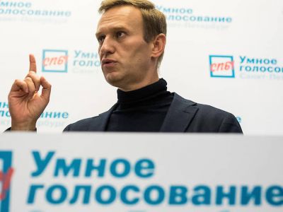 Алексей Навальный во время встречи со своими сторонниками. Фото: Давид Френкель / Коммерсант