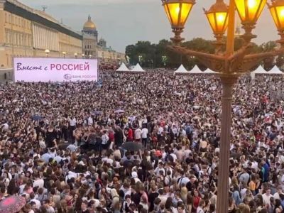 Праздник выпускников "Алые паруса", Санкт-Петербург, вечер 25.06.21. Фото: t.me/okopeople