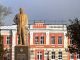 Шебекино, памятник барону Ребиндеру и контора сахарного завода. Фото: ru.wikipedia.org